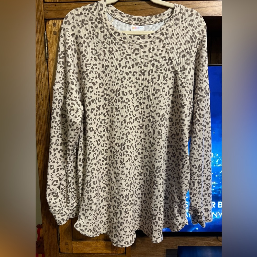 LuLaRoe ERIN Long Sleeved Tunic XL Soft Thermal Waffle Animal Print Tan Brown